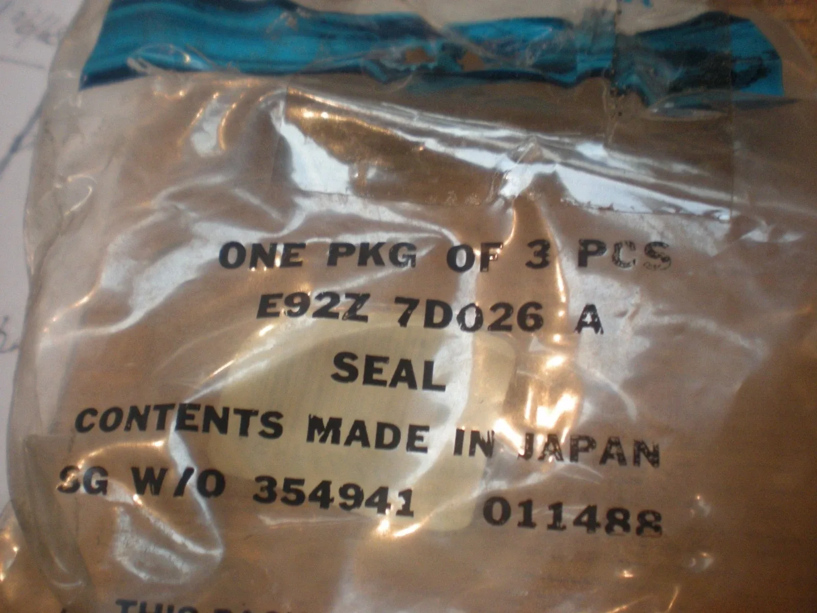 1989-1990 Ford Probe 4EAT Intermediate Band Servo Cover Gasket - E92Z-7D026-A image 2