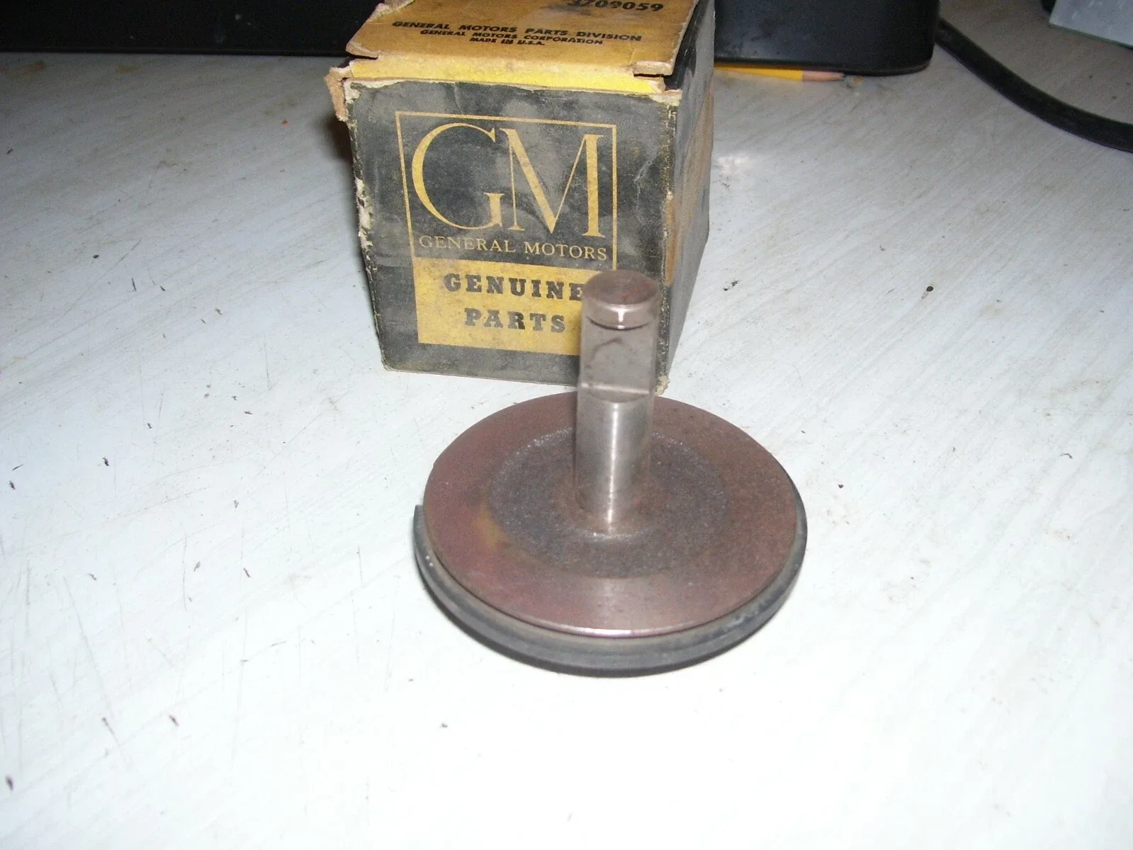 1955-1962 Chevrolet Corvette P.G. Transmission Reverse Servo Piston GM 3709059 image 2