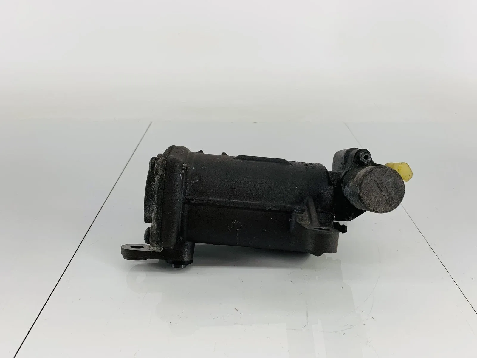 2016-2019 Buick Encore 1.4L AWD Automatic Transmission Servo Accumulator - 24045605 image 3