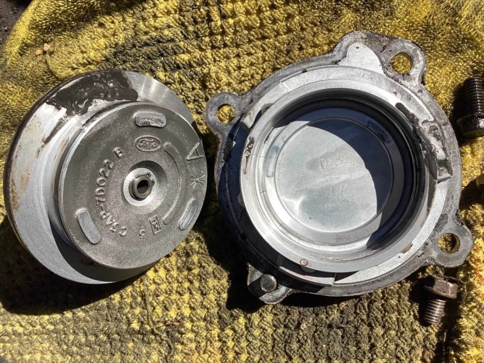 Ford C4 Automatic A Servo OEM Used with Spring & Bolts image 2