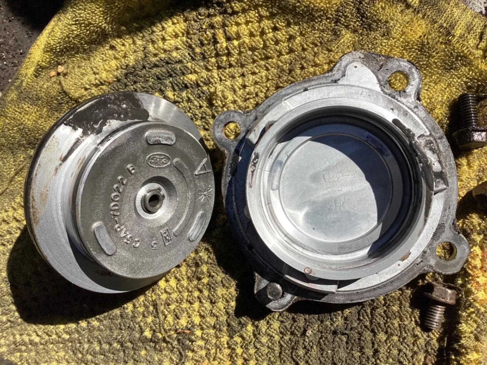 Ford C4 Automatic A Servo OEM Used with Spring & Bolts image 3