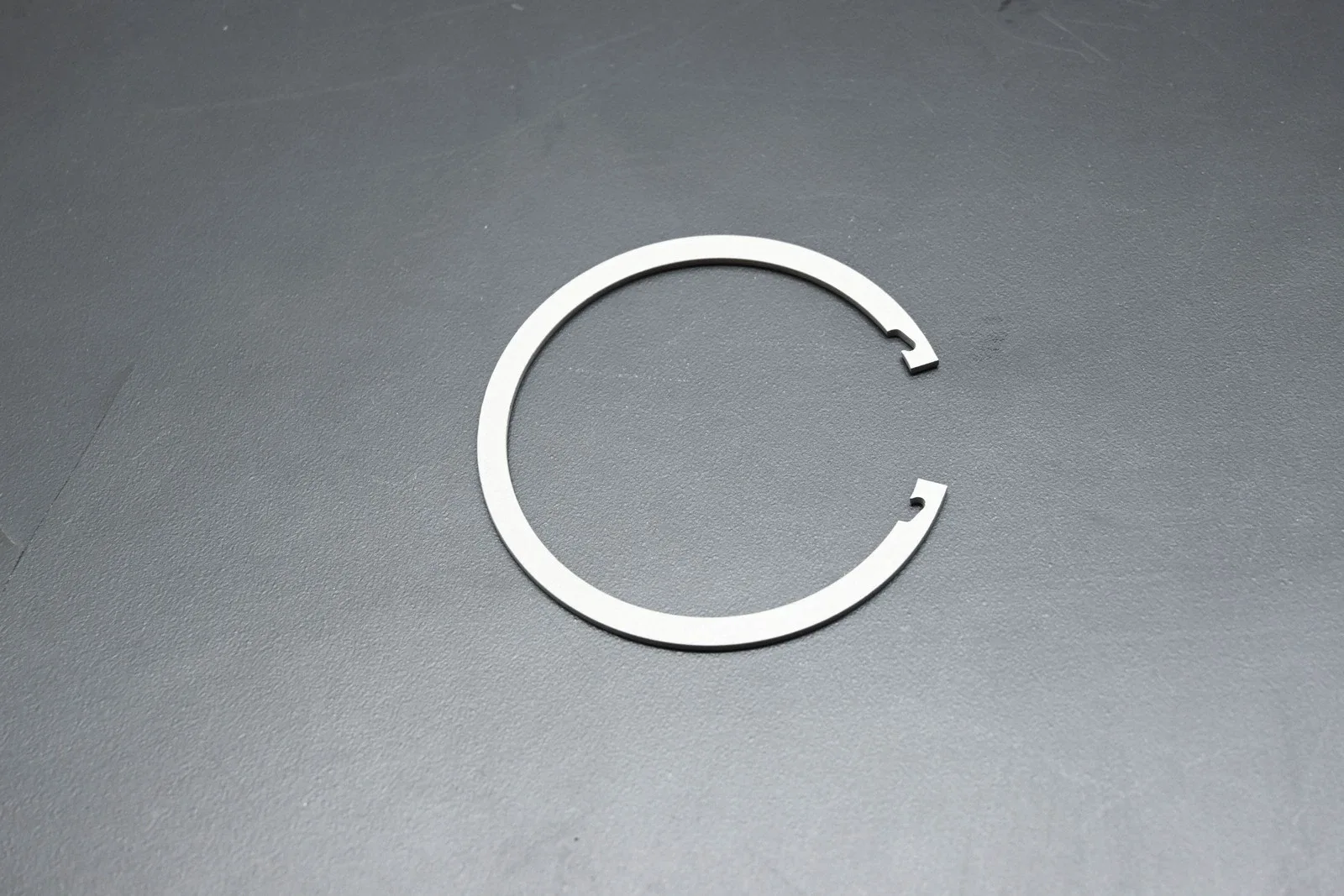 New OEM Ford XS7Z-7H074-AA Transmission Servo Cover Snap Ring NOS image 2