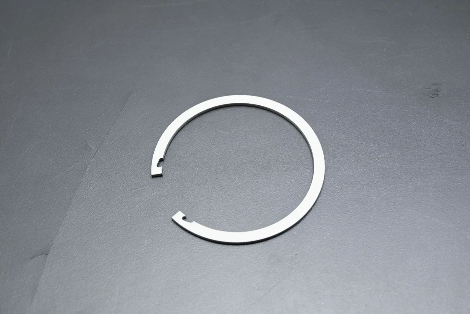 New OEM Ford XS7Z-7H074-AA Transmission Servo Cover Snap Ring NOS