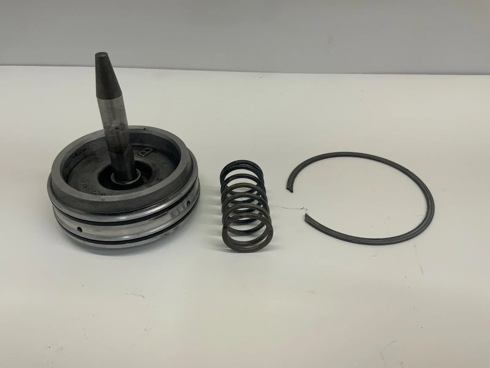 1980+ Ford F-150 AOD Overdrive Servo Assembly E0AP-7F202-BA / RF-E0AP-7F204-BB image 2