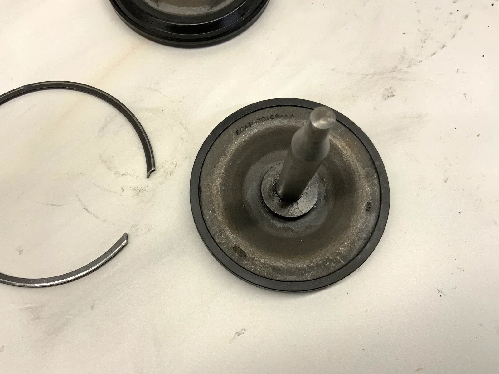 1980+ Ford AODE Reverse Servo Piston Assembly E0AP-7D28I-AA image 3