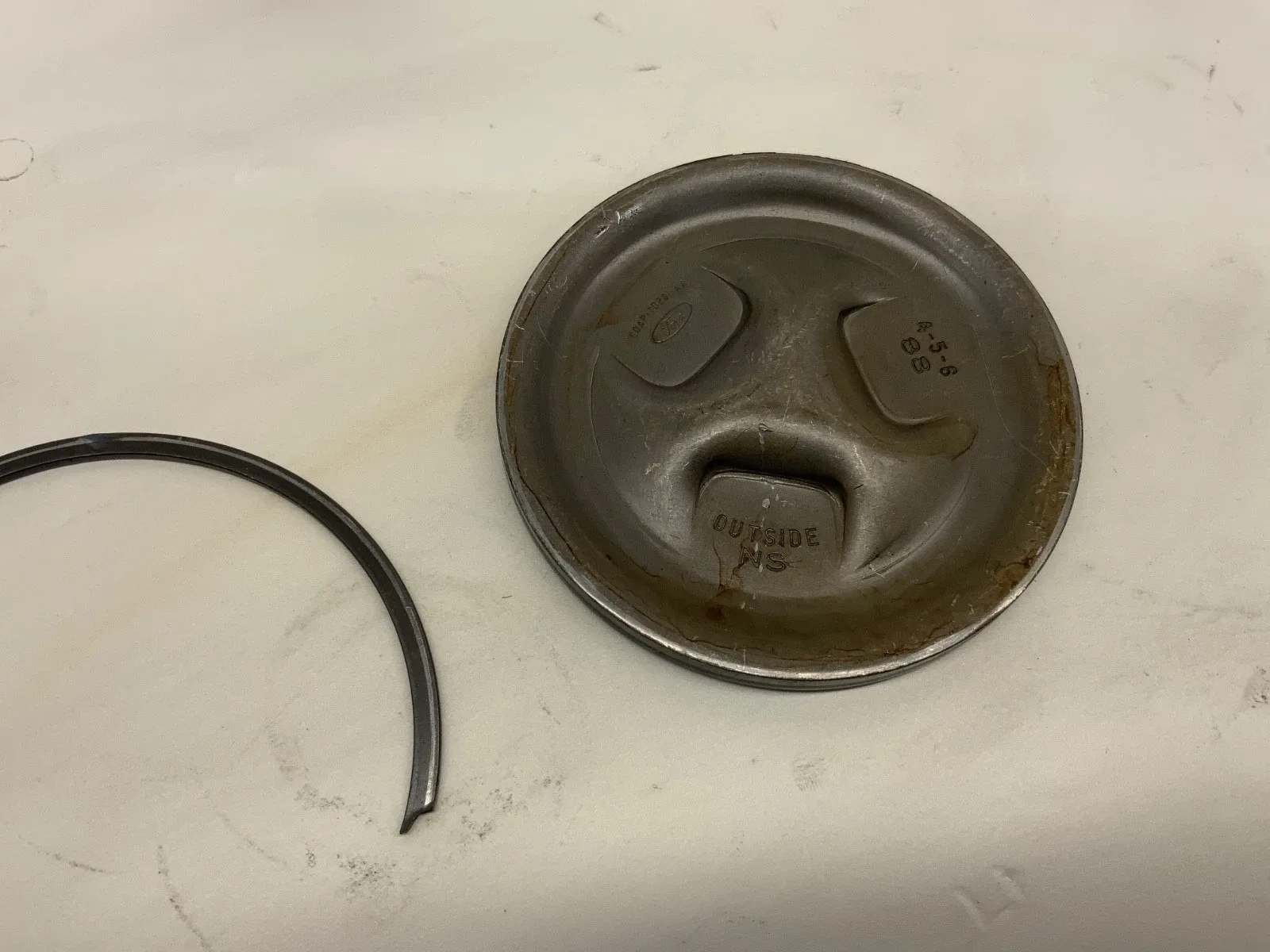 1980+ Ford AODE Reverse Servo Piston Assembly E0AP-7D28I-AA image 4