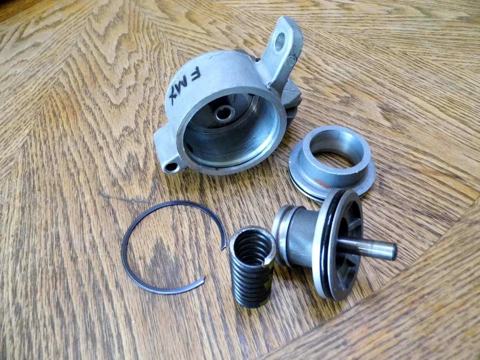 Ford FMX Transmission Front Band Servo Assembly image 4