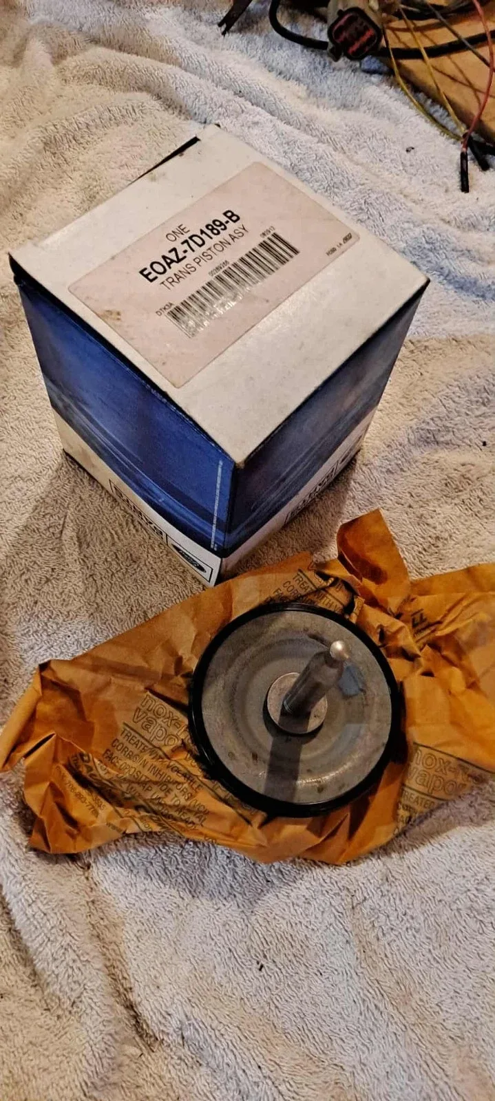 E0AZ7D189B FORD AUTO. TRANSMISSION LOW/REVERSE SERVO PISTON 4R70W MAYBE OTHERS