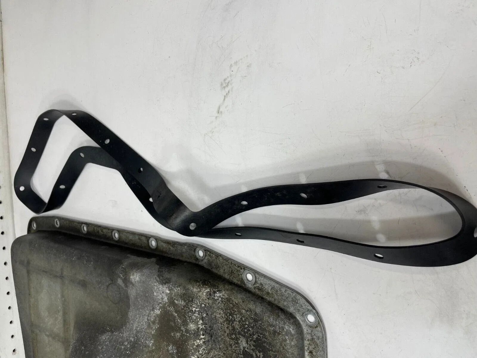 2007-2010 Ford / Lincoln / Mercury Transmission Pan 9L3Z-7A194-A OEM image 3