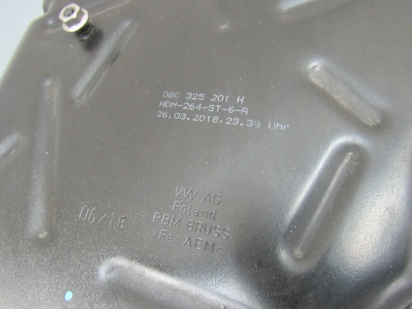 2017-2020 Audi A3 Transmission Valve Body Cover / Trans Pan OEM image 4