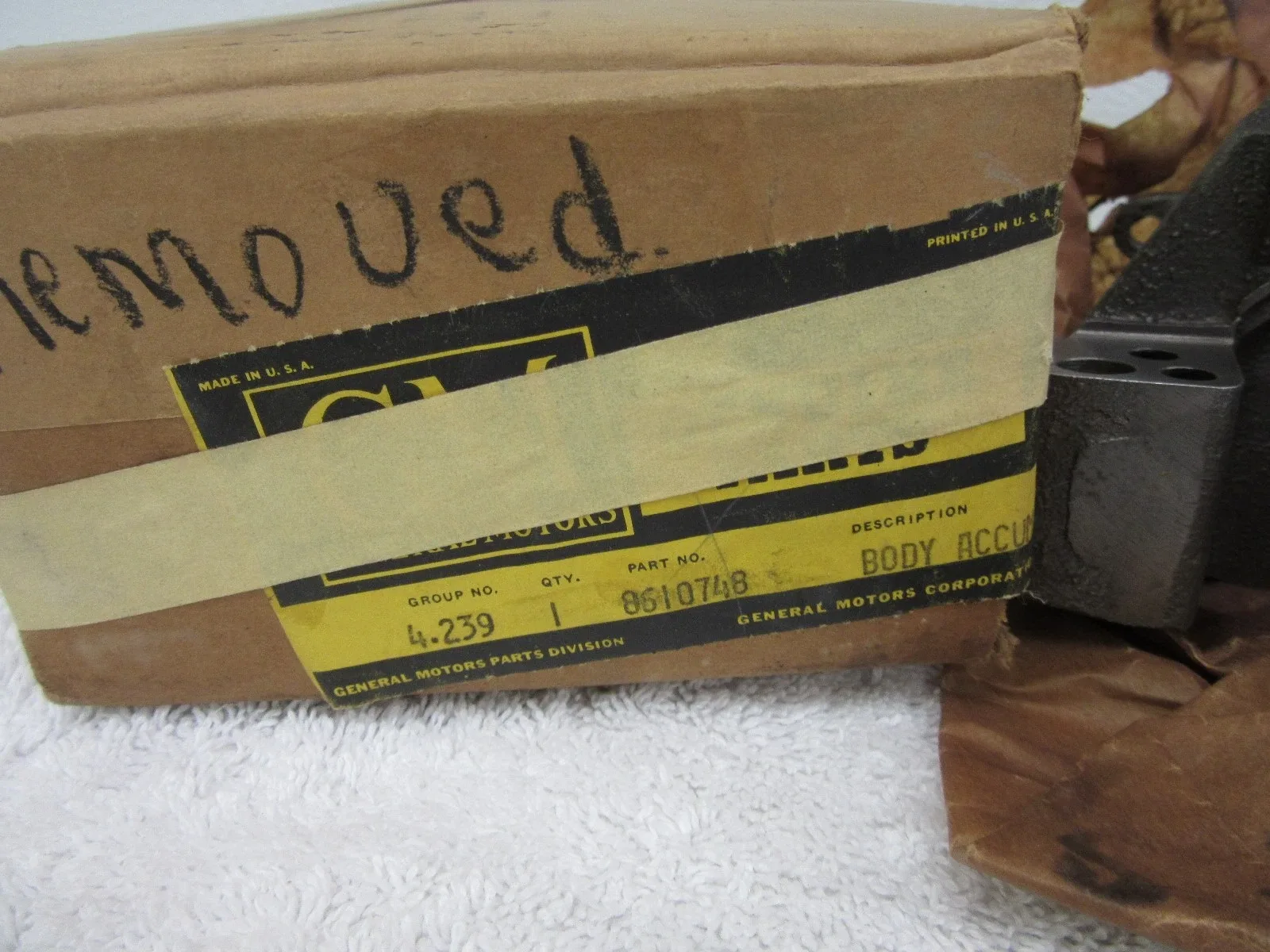 1946-1950 GM H.T. Transmission Rear Servo Body 8610748 image 2