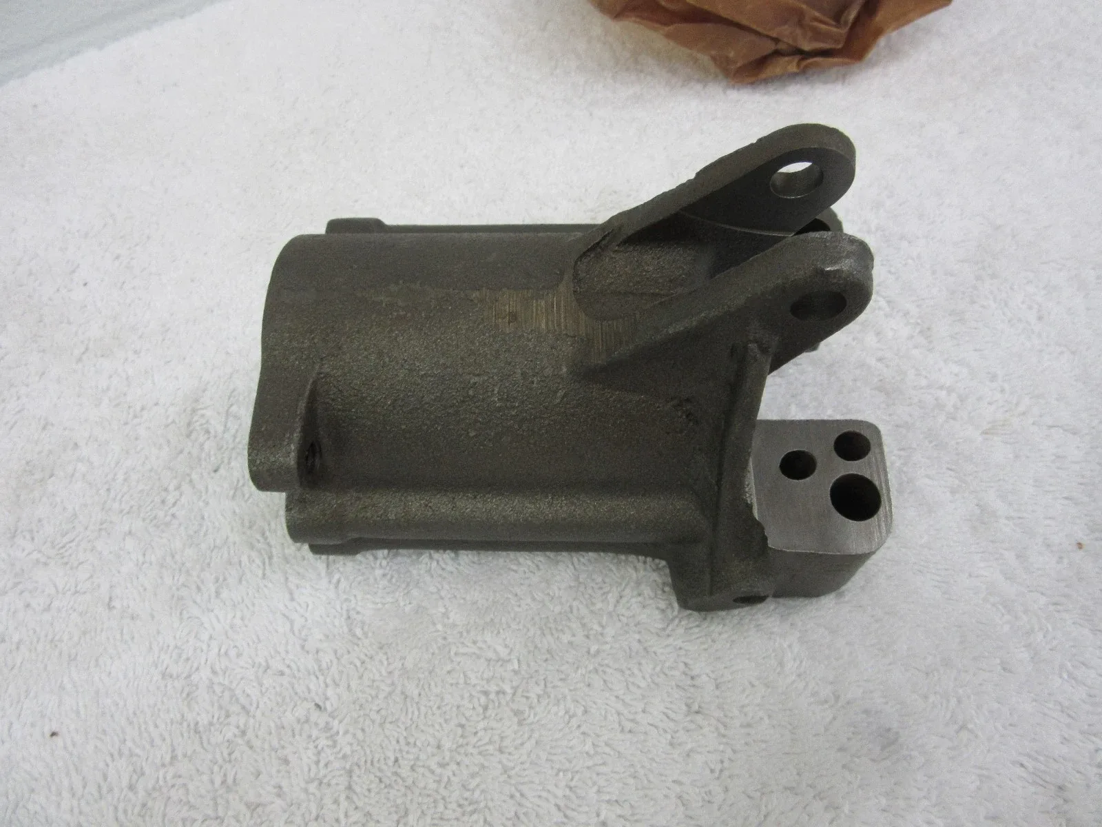 1946-1950 GM H.T. Transmission Rear Servo Body 8610748 image 3