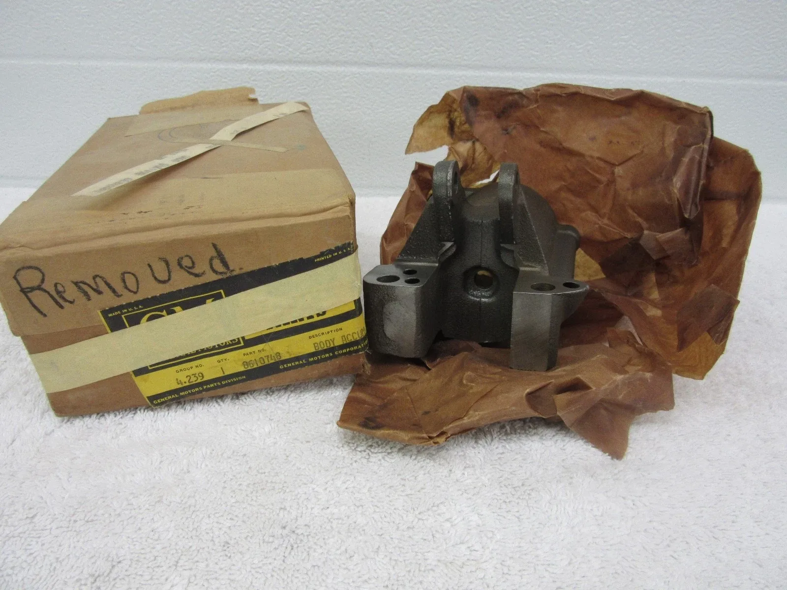 1946-1950 GM H.T. Transmission Rear Servo Body 8610748