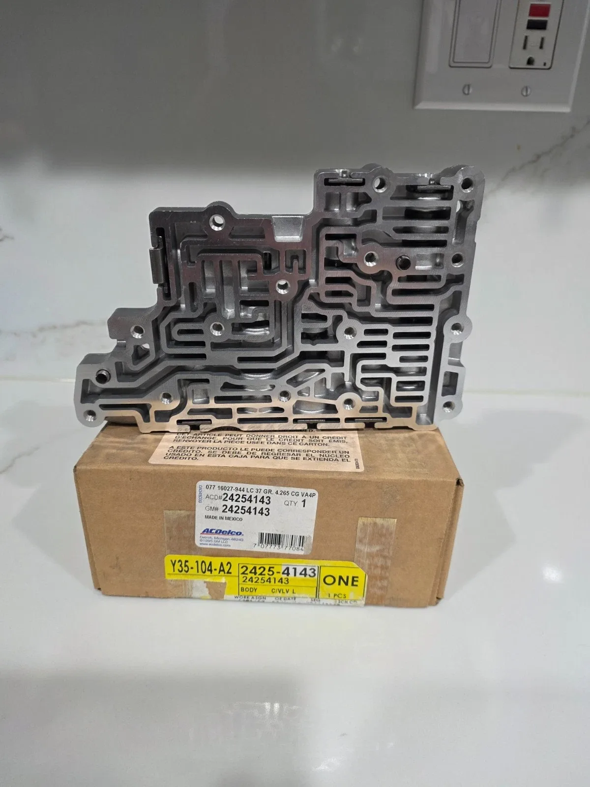 2012-2016 Chevrolet Impala / Impala Limited Lower Control Valve Body OEM 24254143