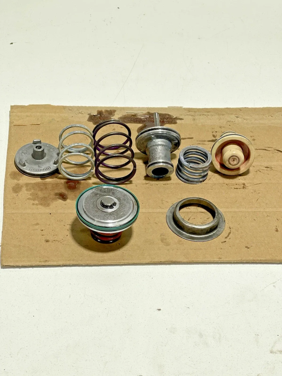 1997-2002 Jeep 30RH/32RH Accumulator Piston & Return Spring Set – OE 02801274 image 2
