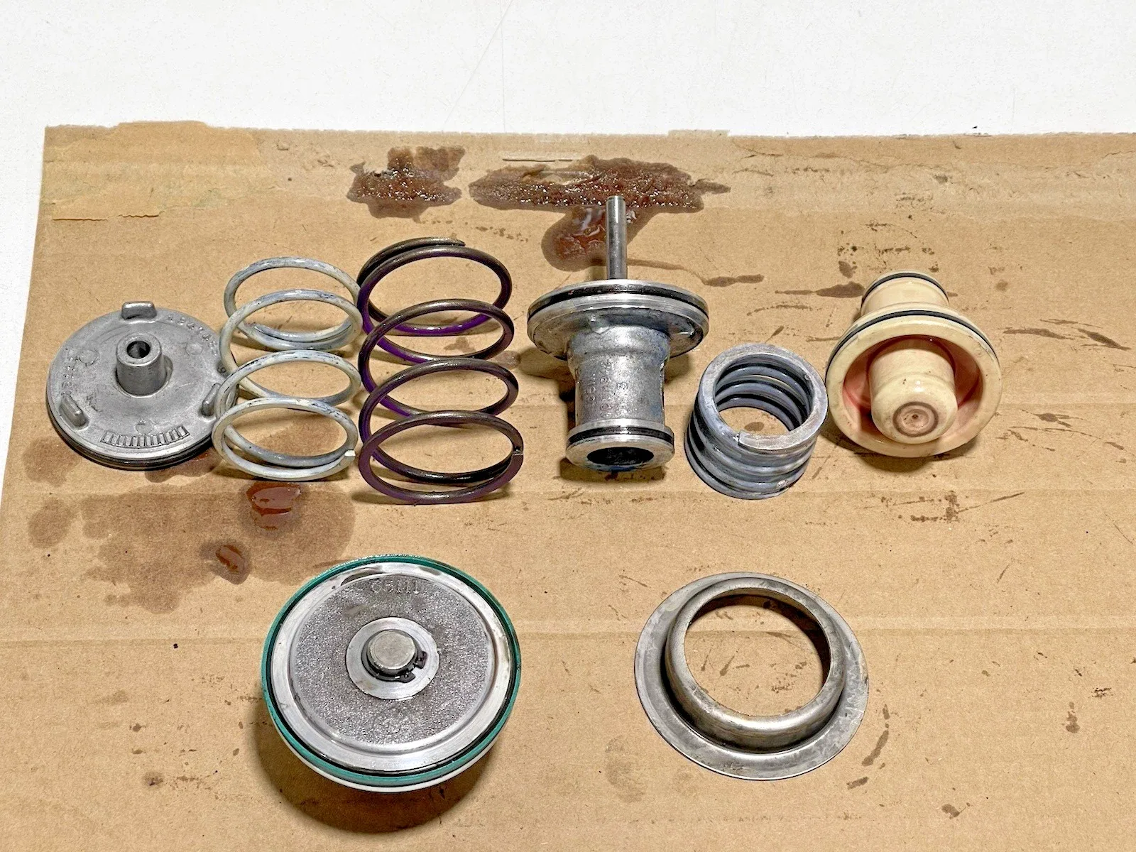 1997-2002 Jeep 30RH/32RH Accumulator Piston & Return Spring Set – OE 02801274 image 3