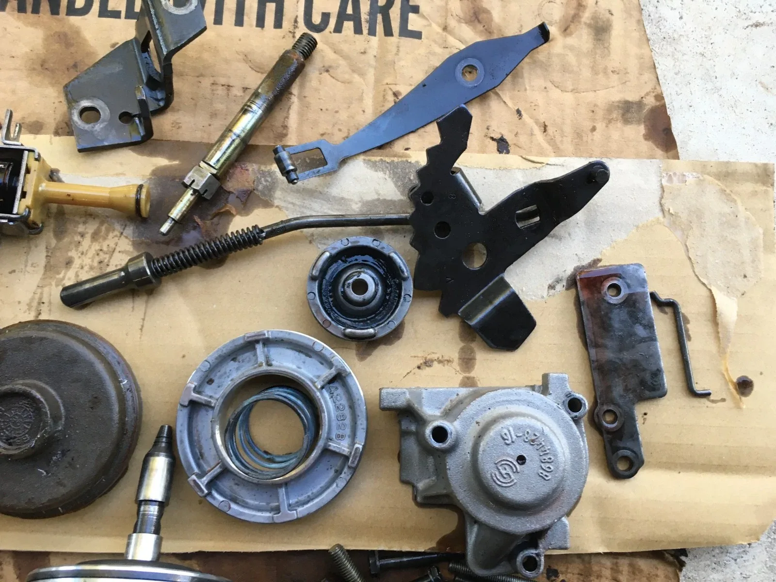 1997 Chevy 4L60E Transmission Parts – Bolts, Shift Linkage, Accumulator Valve, Servo image 3