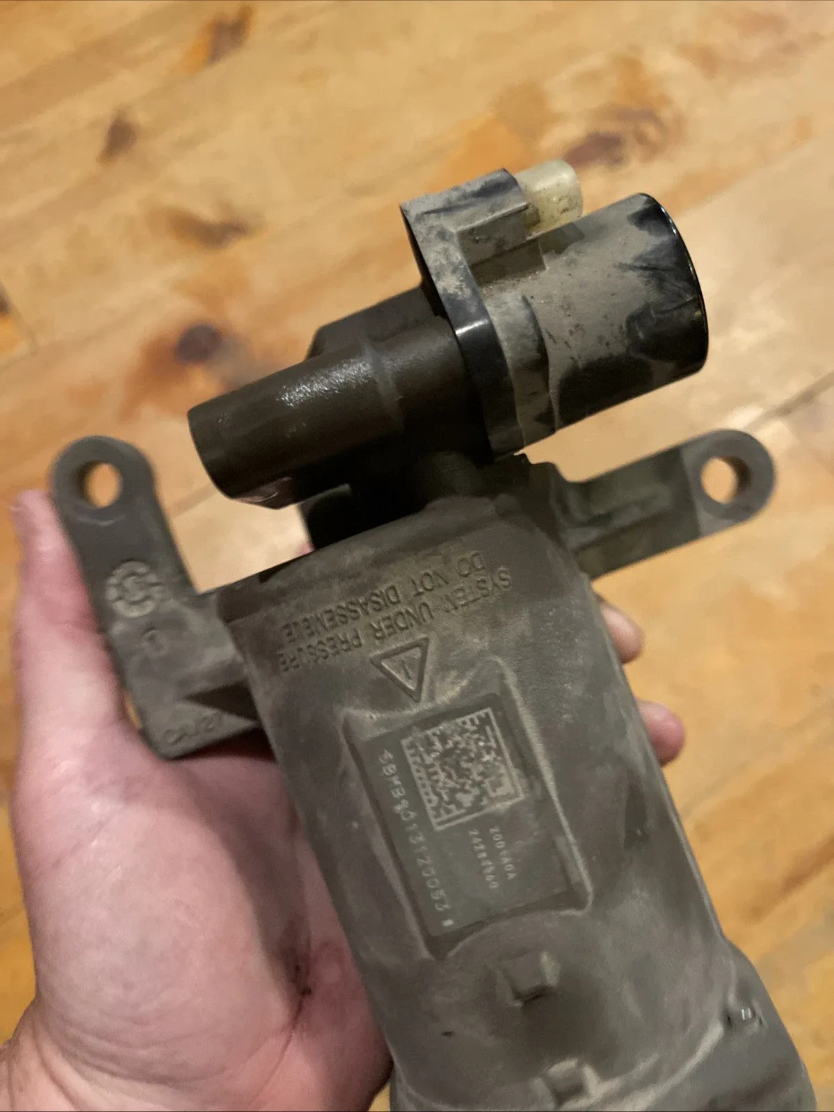 2018-2021 Chevrolet Equinox 1.5L Transmission Servo Accumulator OEM 24284860 image 4