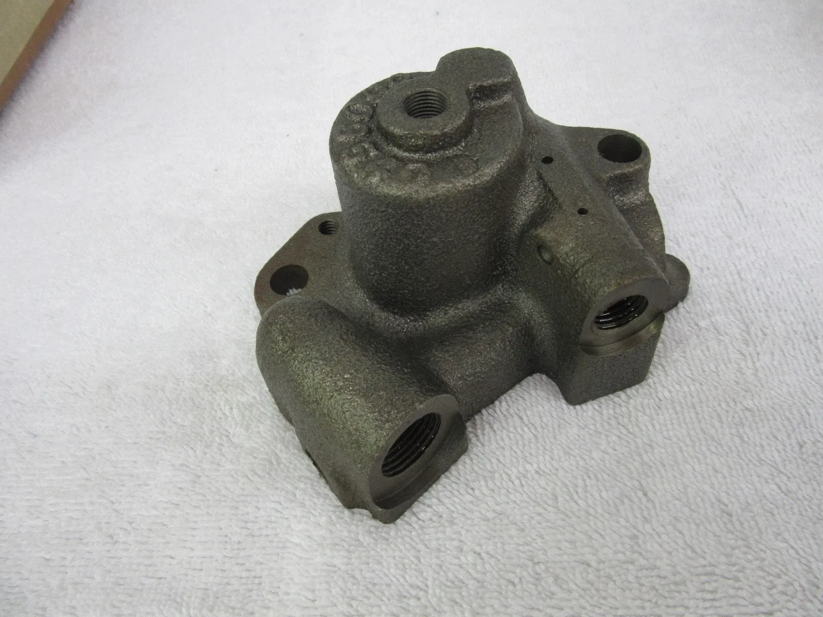 1950-1951 GM Hydramatic Transmission Servo Body MPN 8611742 image 2
