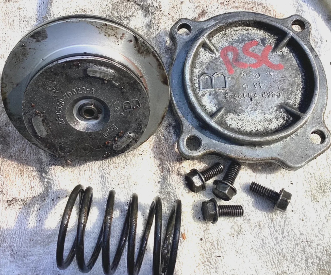 Ford  C4  Auto Trans “B” Servo     OEM Used     with Spring & Bolts