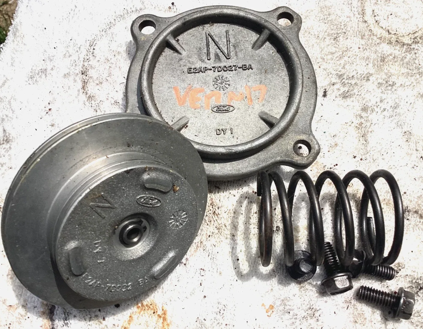 Ford C4/C5 Transmission Servo OEM Used (with Spring & Bolts)