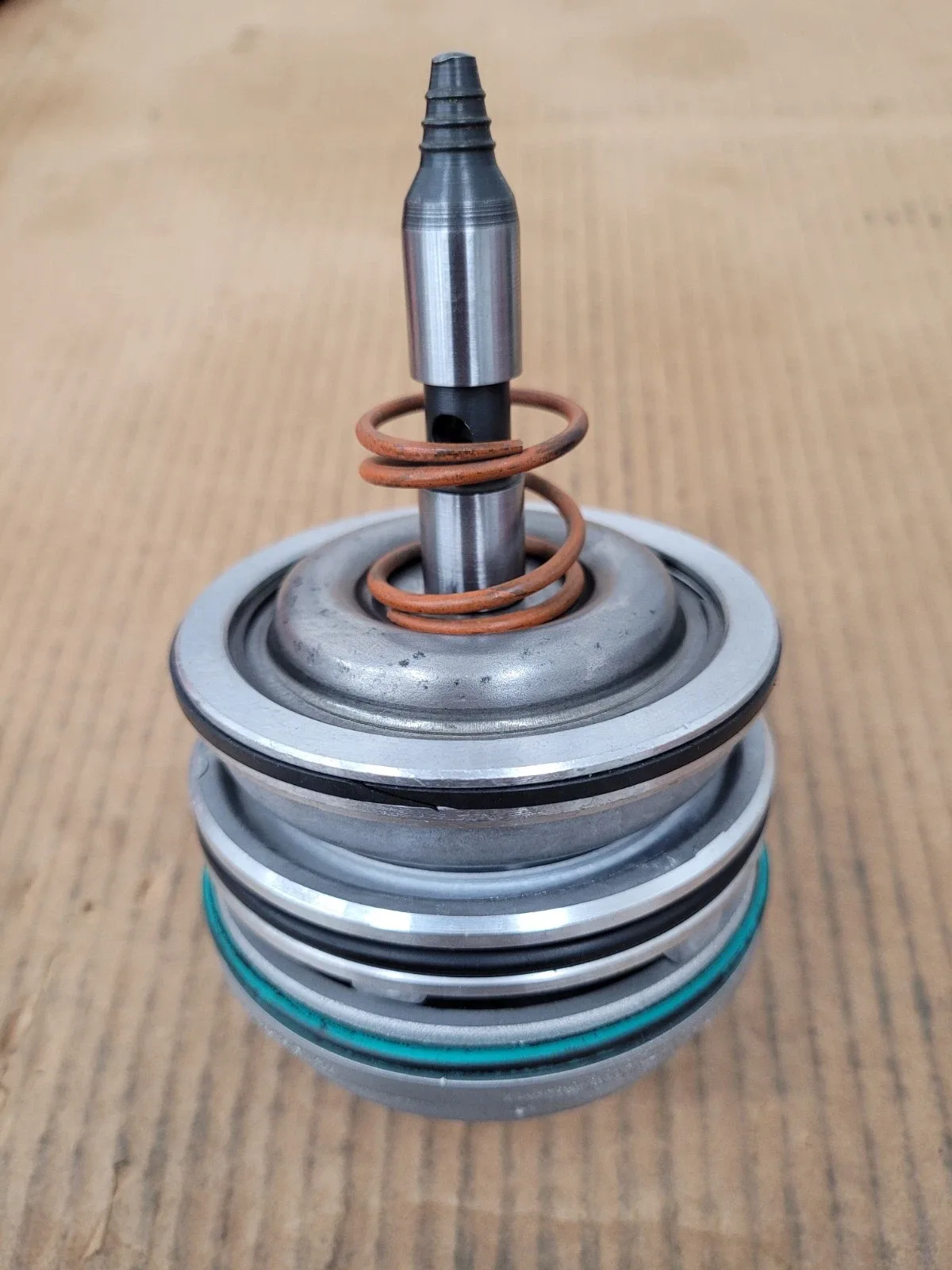 700R4 / 4L60 / 4L60E 2-4 Servo Assembly / Servo Cover — Mfg P/N 553 image 2