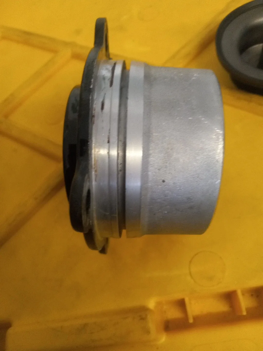 C-6 N Servo Cover with New Piston - Used image 3