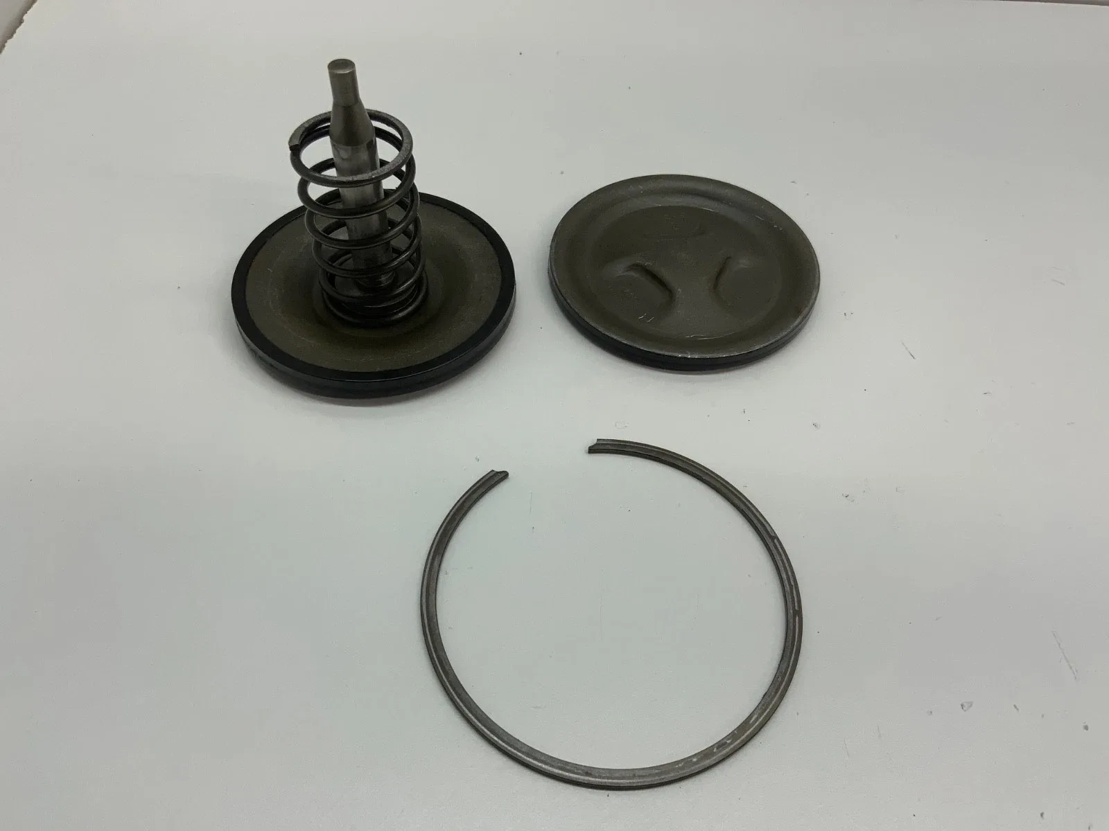 1980 and Up Ford 4R70W/4R75W Low-Reverse Servo EOAP-7D189-AA image 2