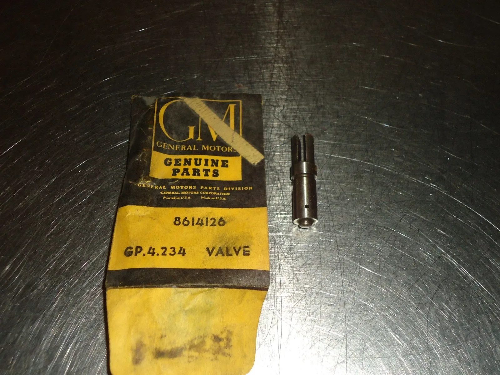 GM Hydramatic Servo Downshift Valve 8614126 - Pontiac / Olds