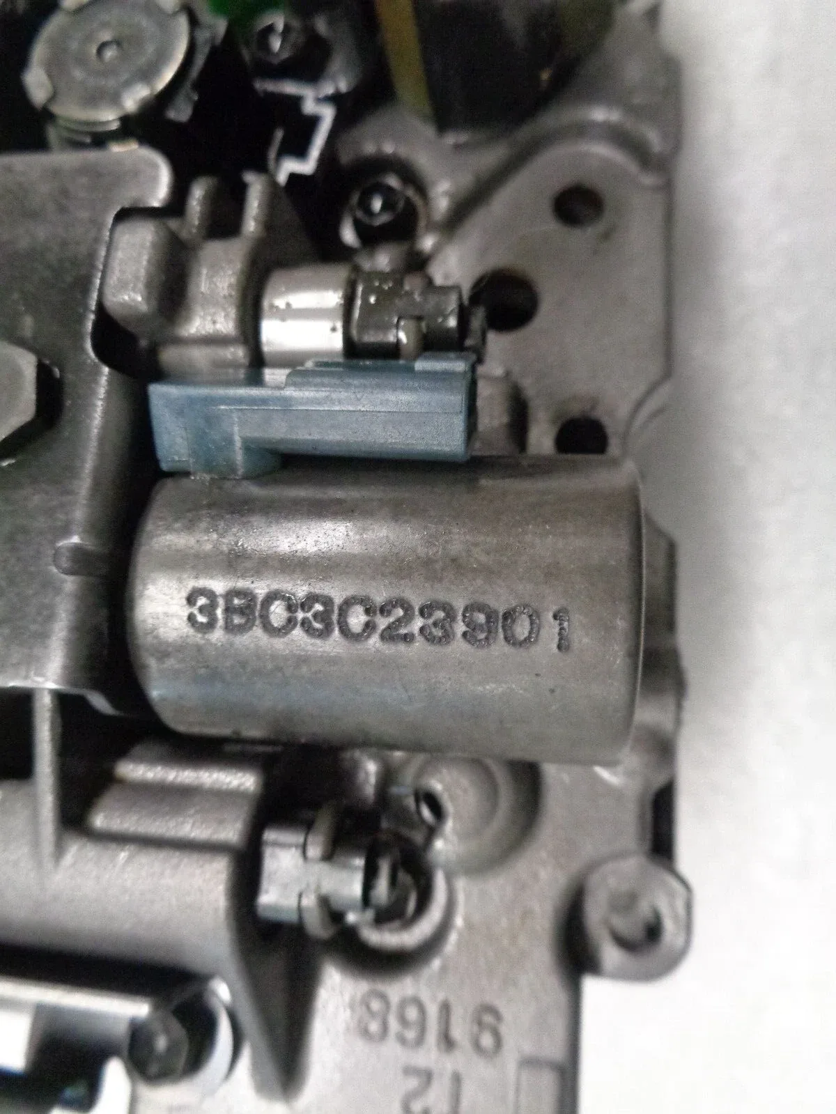 2001-2011 Volvo S60 Valve Body AK2402175 image 4