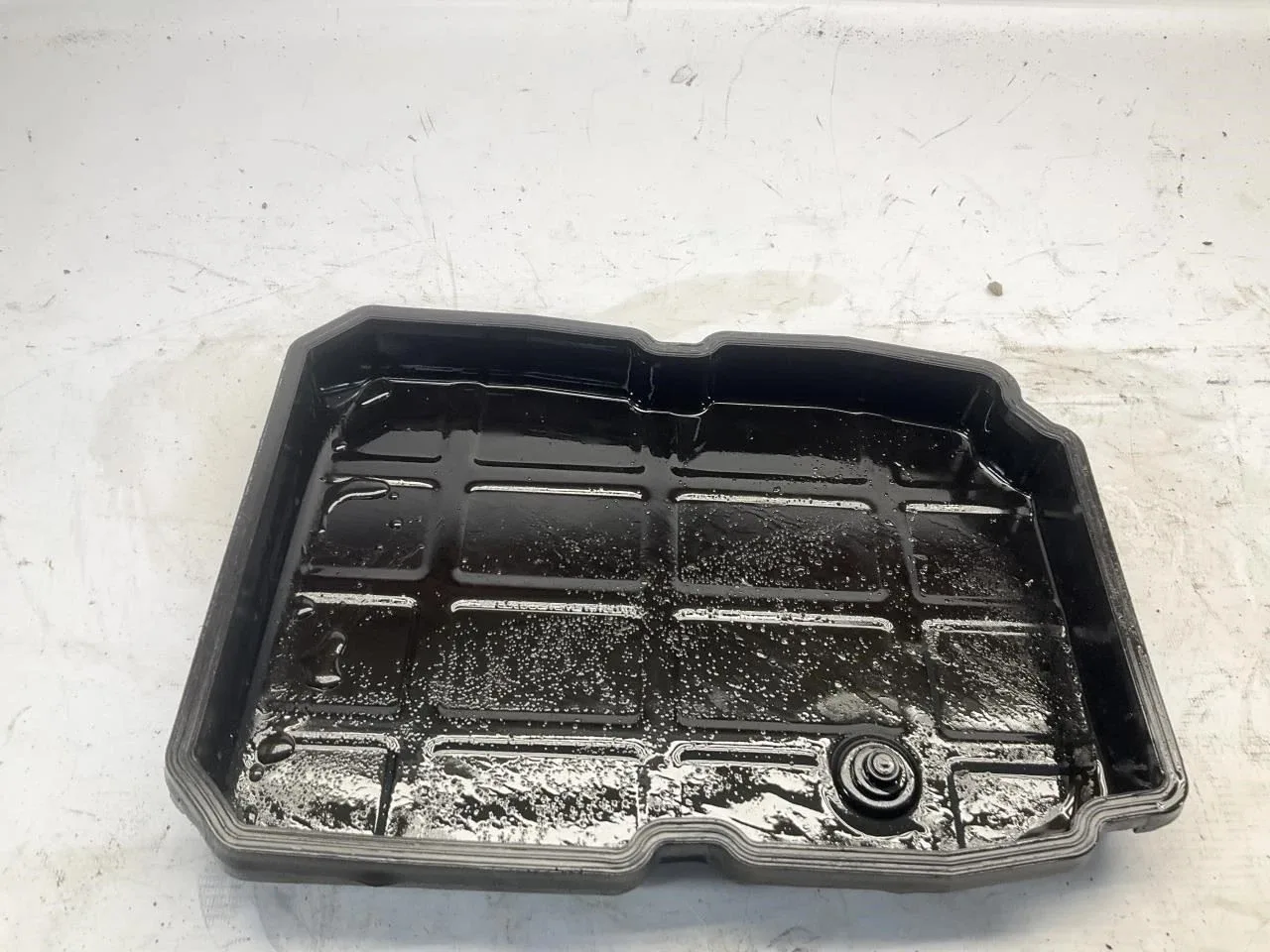 98 99 00 01 02 03 04 05 06 Mercedes-Benz C320 3.2L 2WD AT Transmission Oil Pan image 2