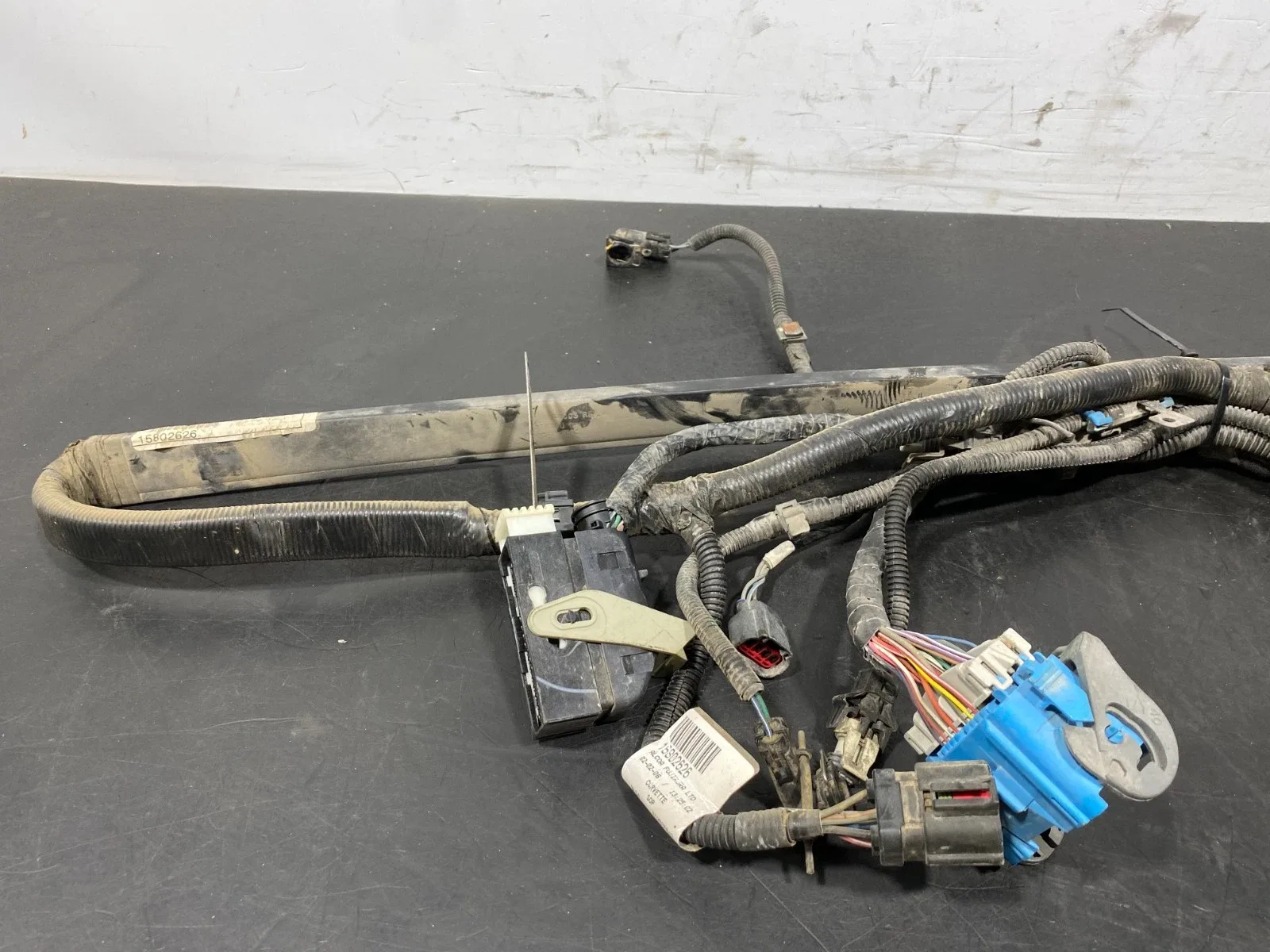 2006 Chevrolet Corvette (C6) Transmission Tunnel Wiring Harness 15802626 OEM image 2