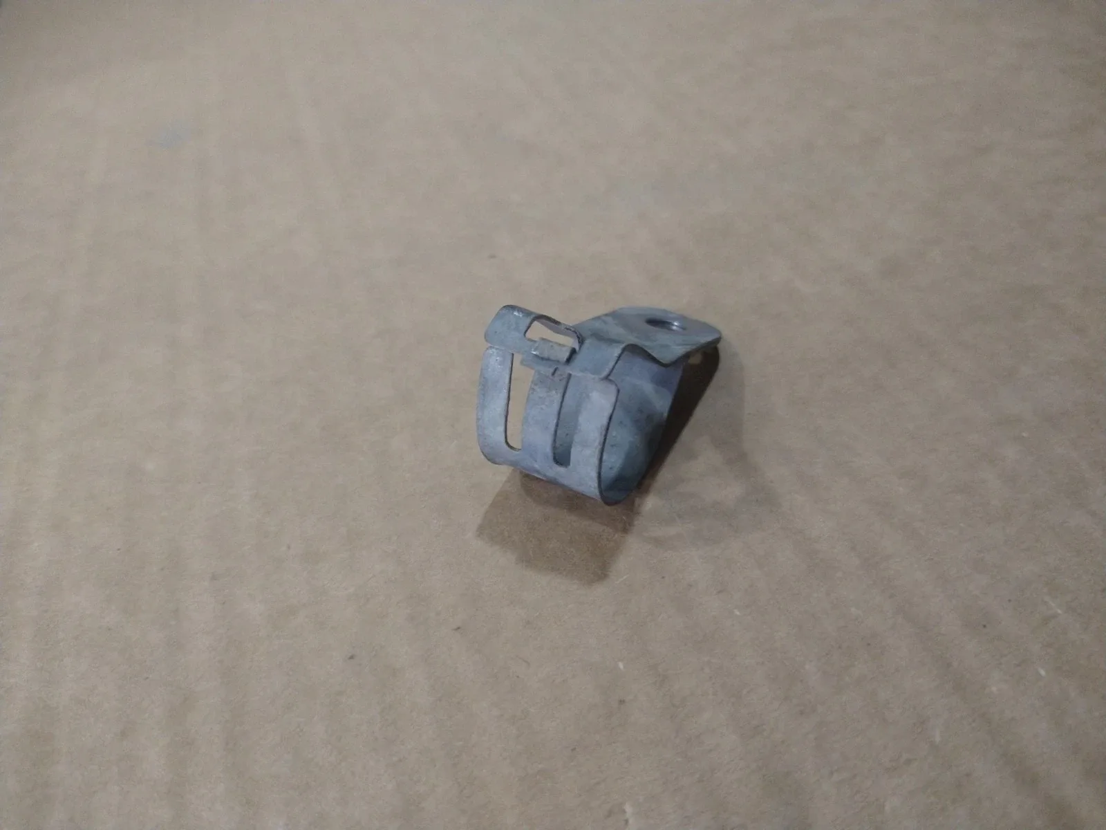 2010-2023 GM 6L80/6L90 Rear Wire Harness Retainer Clip MPN 24265080 image 2