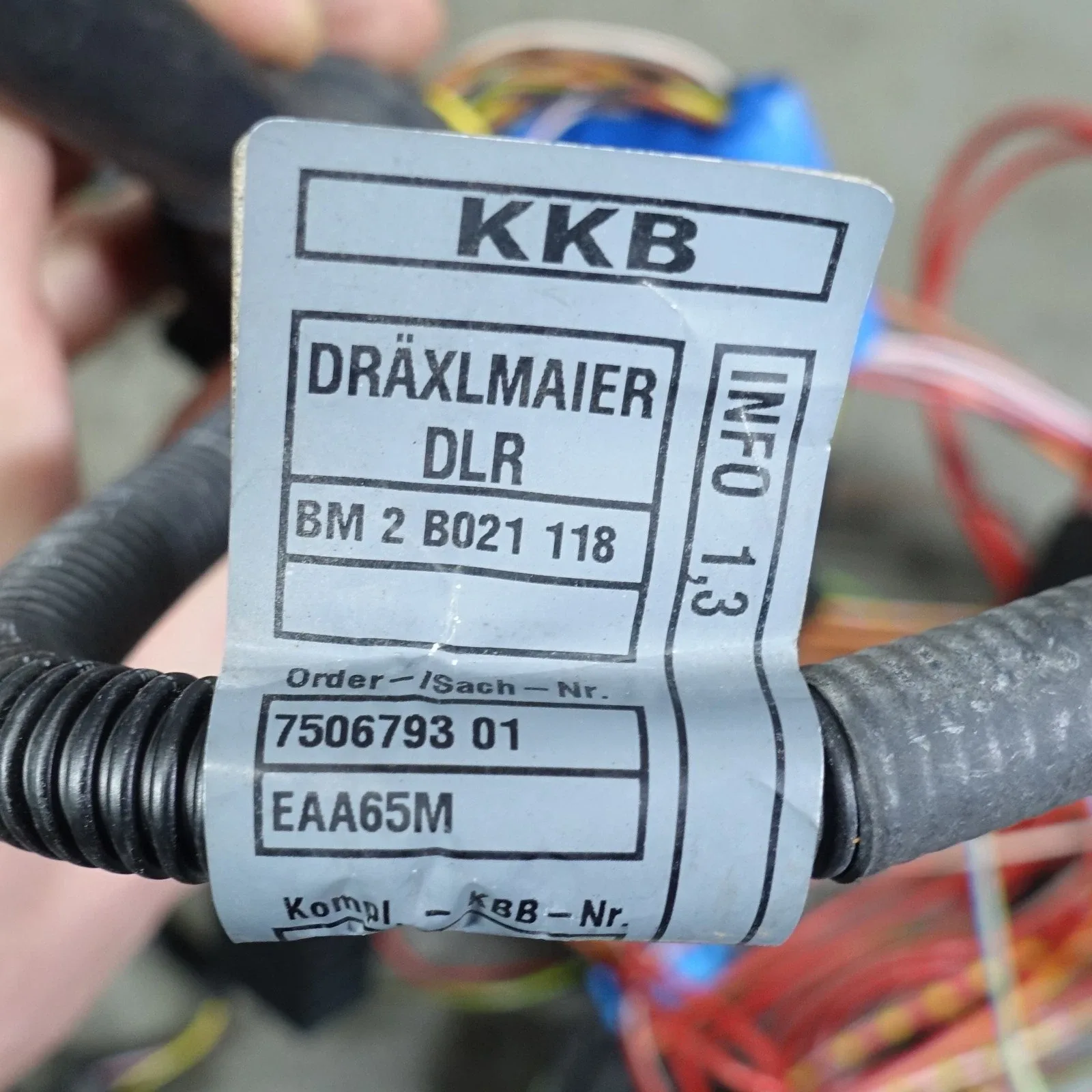Damaged 2001-2002 BMW E46 3-Series M54 Automatic Transmission Wiring Harness OEM image 3