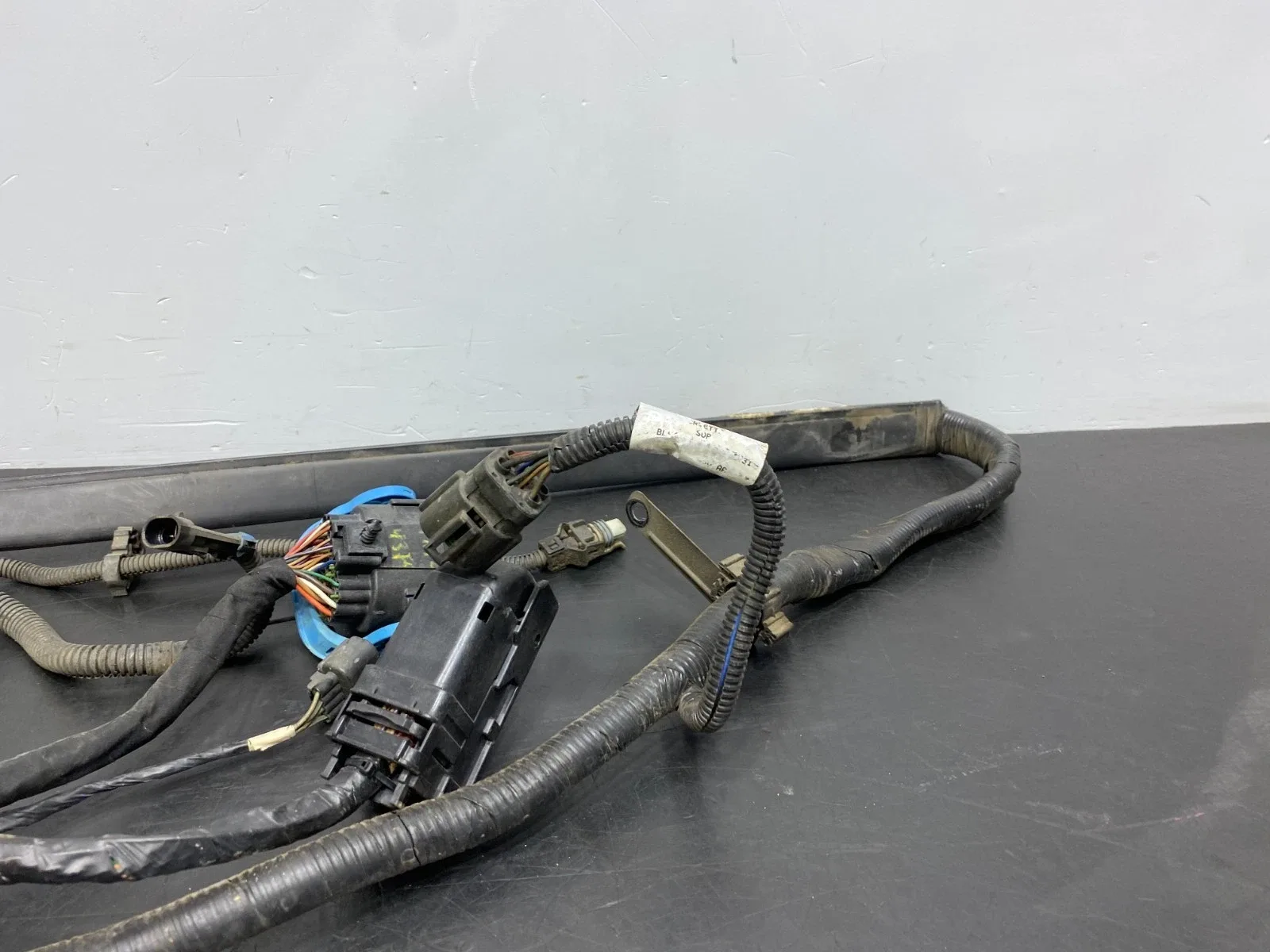 2009 Chevrolet Corvette C6 Automatic Transmission Tunnel Wiring Harness 25954375 image 3