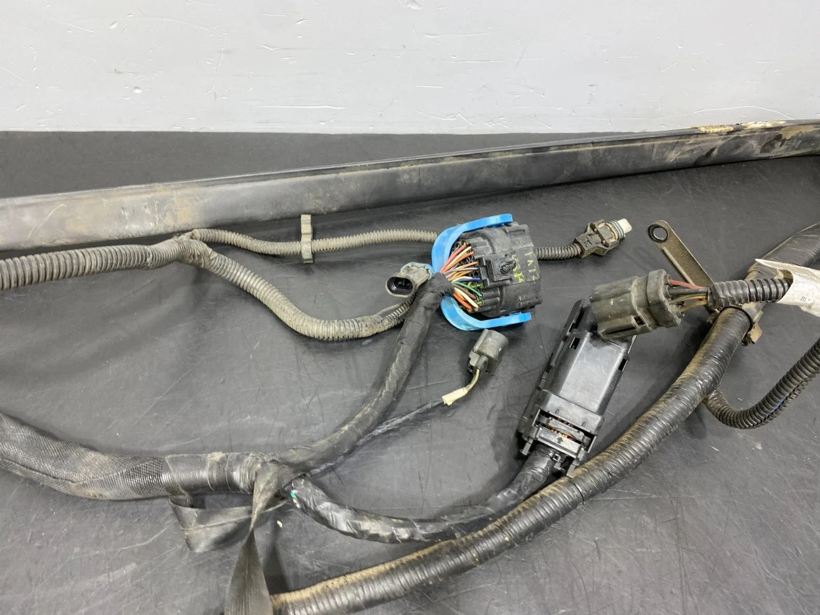 2009 Chevrolet Corvette C6 Automatic Transmission Tunnel Wiring Harness 25954375 image 4