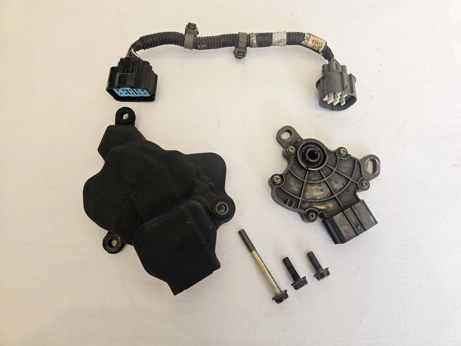 02-04 Honda CRV Neutral Safety Switch Wiring Harness Cover Range Sensor OEM Cr-v