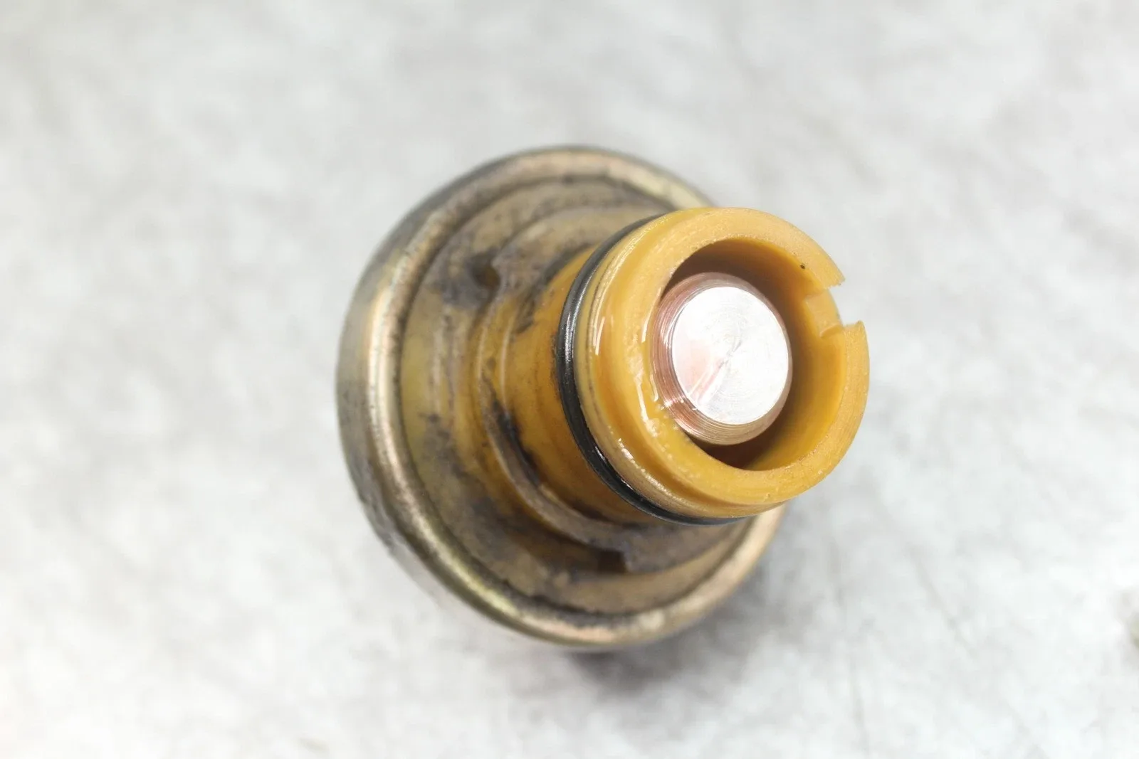 1982 Porsche 928 - 126 270 91 79 - Automatic Gearbox Vacuum Red Top Modulator image 2