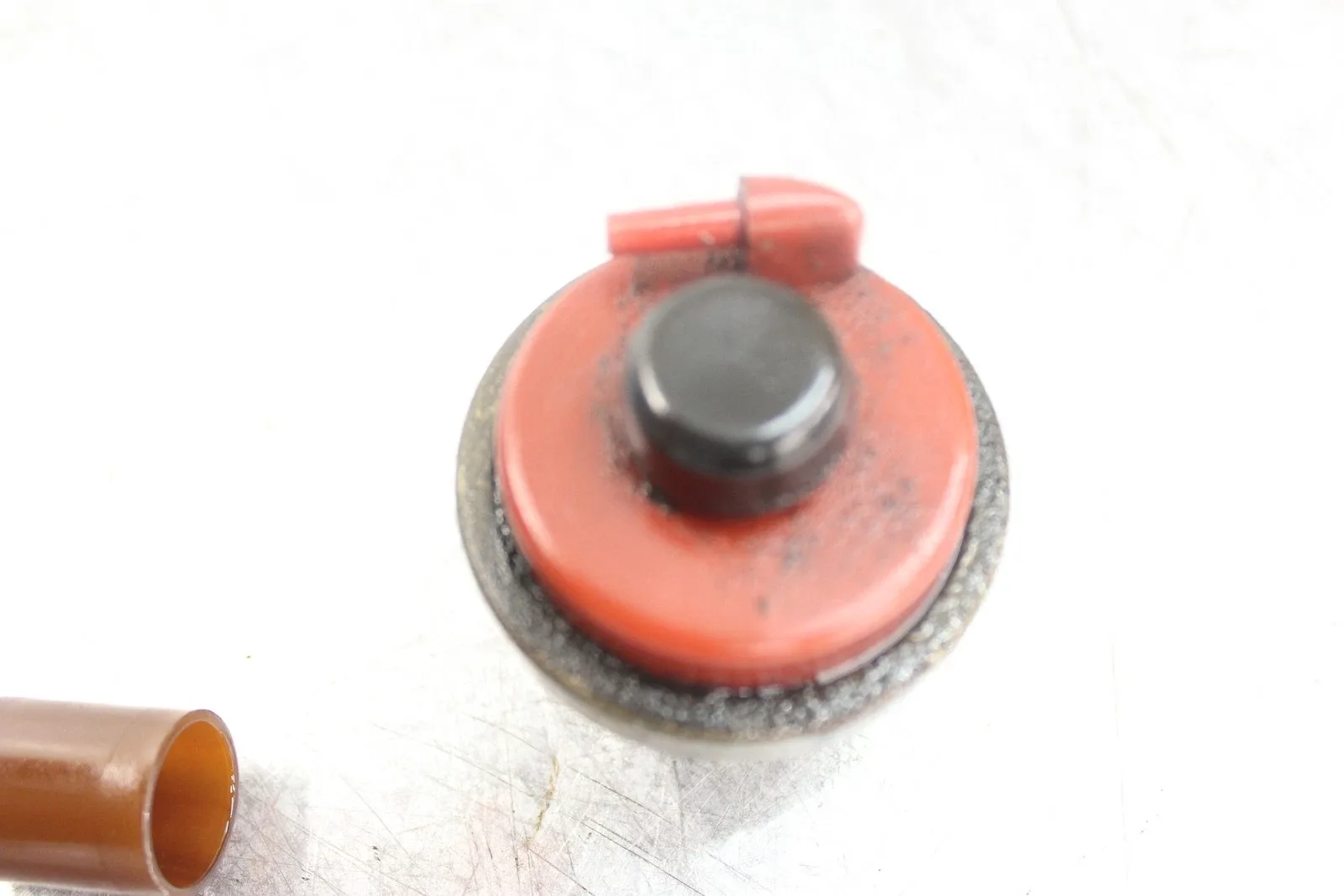 1982 Porsche 928 - 126 270 91 79 - Automatic Gearbox Vacuum Red Top Modulator image 4