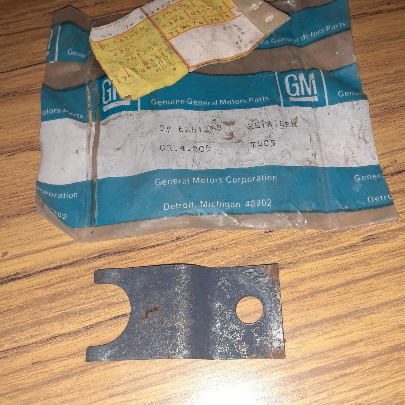 1 GM TH350 TH350C Vacuum Modulator Hold Down Bracket Retaining Clip 6261285 F5