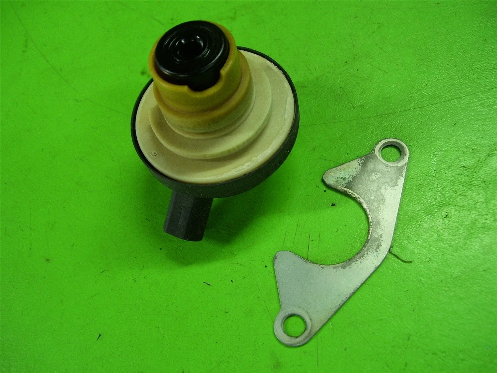 1995 Mercedes E320 W124 Transmission Vacuum Modulator Valve 1994 722.3 image 3