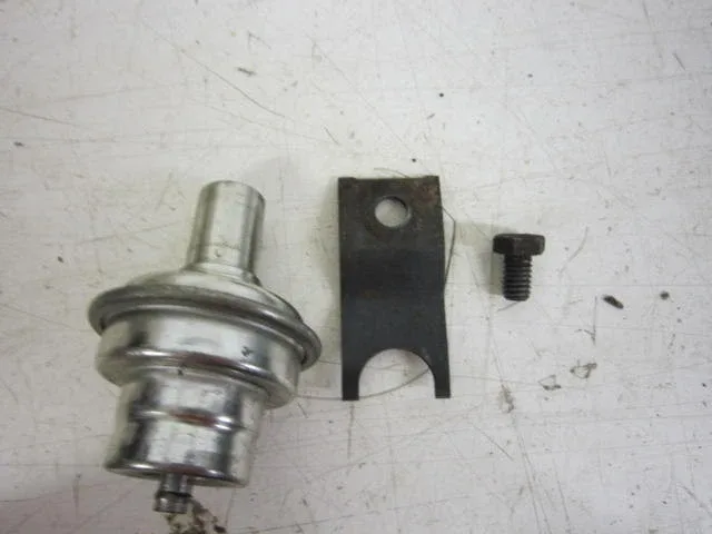 GM TH350 AUTOMATIC TRANSMISSION VACUUM MODULATOR HOLD DOWN BRACKET W/BOLT OEM