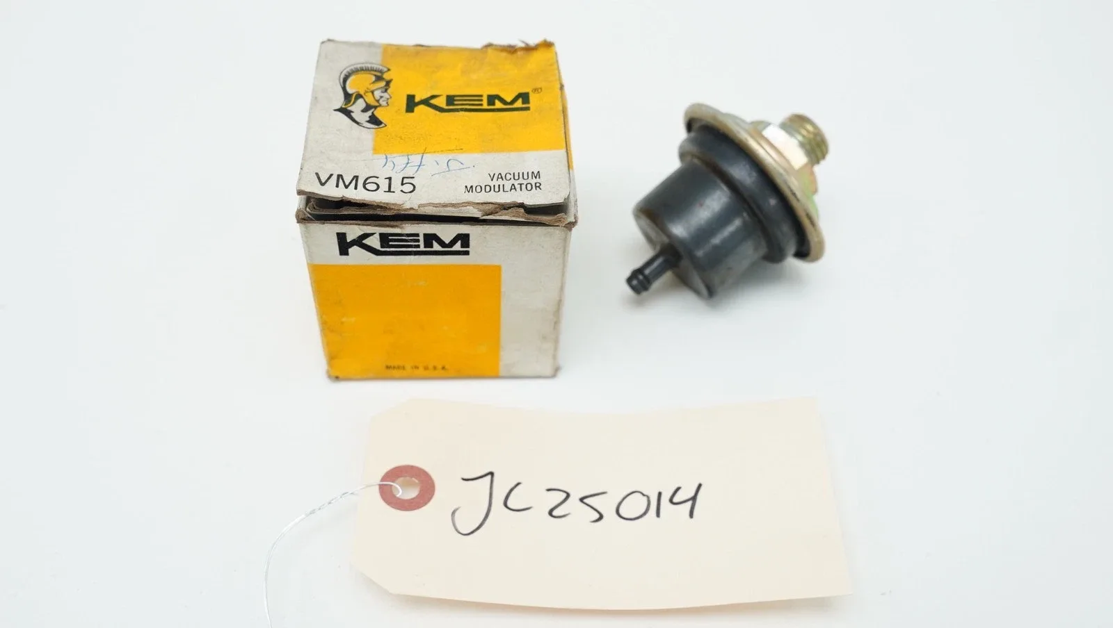 1963-1969 CHEVROLET CAMARO CHEVELLE  AUTO TRANS "PUSH IN" VACUUM MODULATOR.