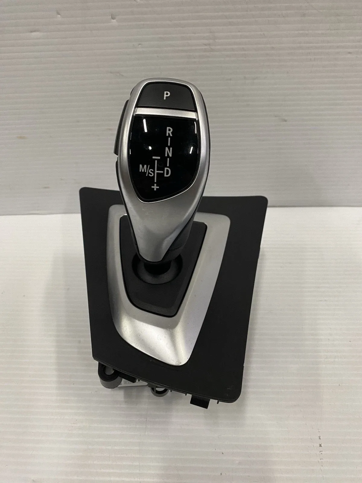 2017-2019 BMW 330I GT AUTOMATIC TRANSMISSION GEAR SHIFTER SELECTOR OEM 7950387 image 2