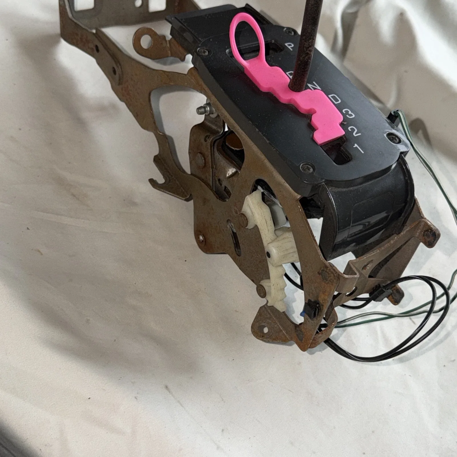 New OEM GM 25927245 Automatic Shift Lever Assembly 2006-2011 Cadillac DTS NOS image 2