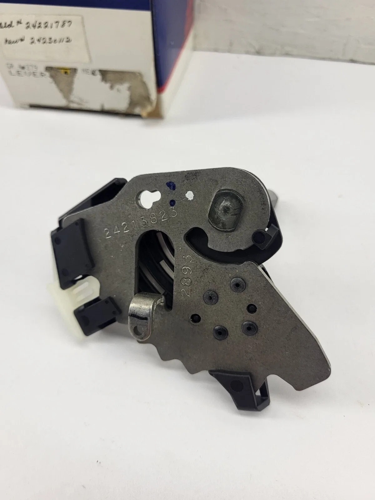 NOS 1999 2011 Chevrolet Buick Pontiac Transmission Detent Lever 24221787 image 3
