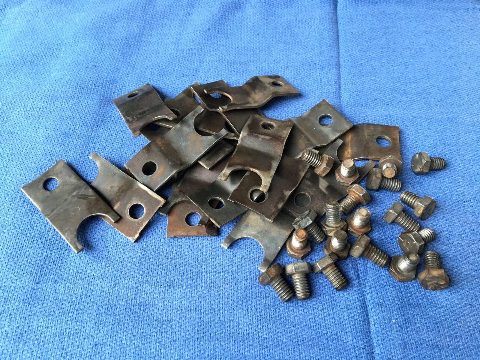 TH350 Vacuum Modulator Hold Down Bracket & Bolt Turbo 350 Retainer Clip image 2