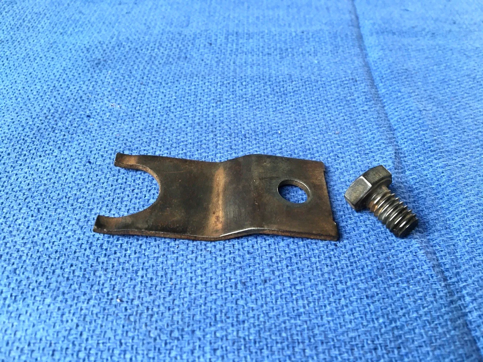 TH350 Vacuum Modulator Hold Down Bracket & Bolt Turbo 350 Retainer Clip