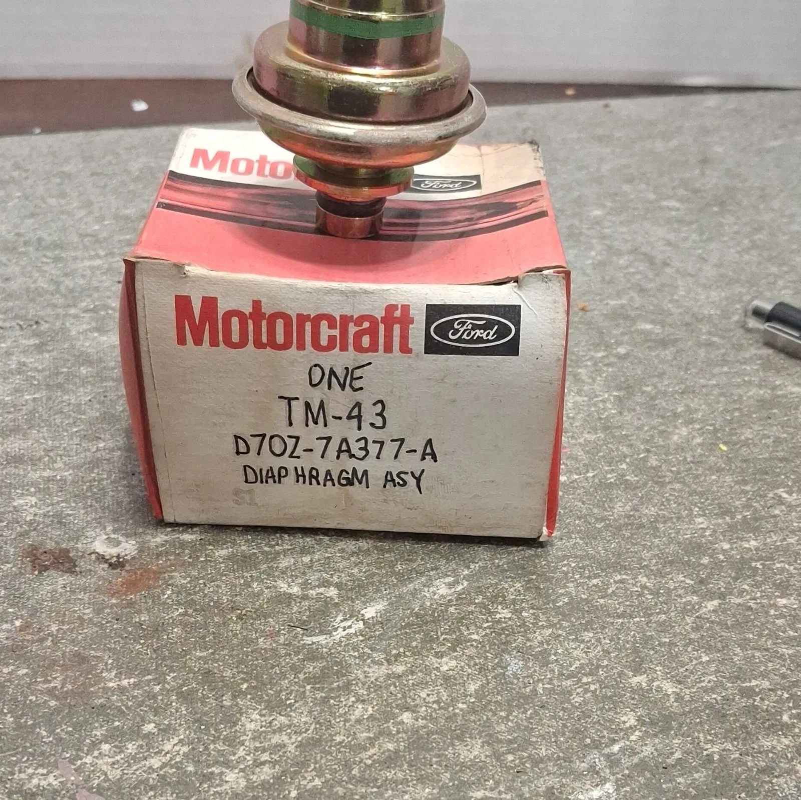 Automatic transmission vacuum modulator valve