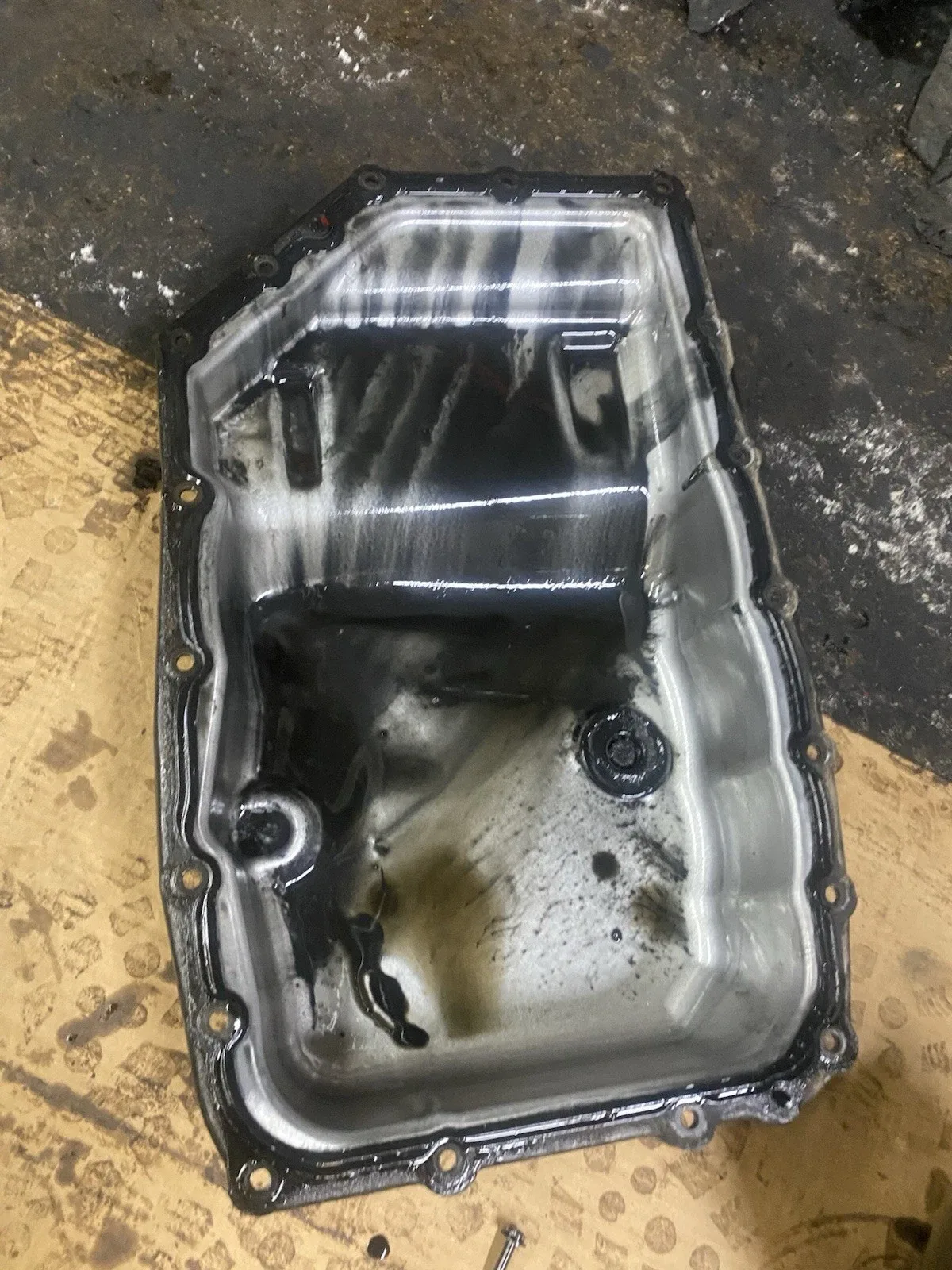 6L90 Transmission Oil Pan ML3N3(b) image 3